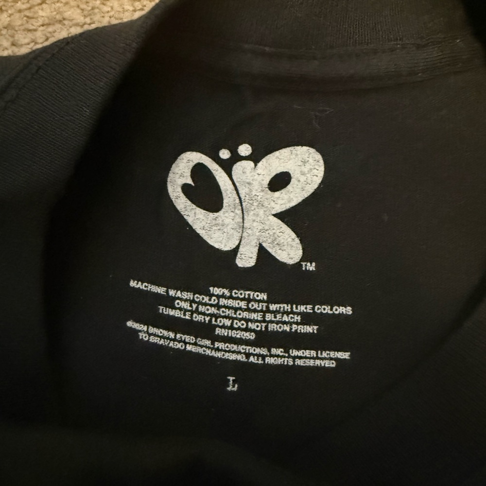 Olivia Rodrigo black tour tee - Picture 2 of 3